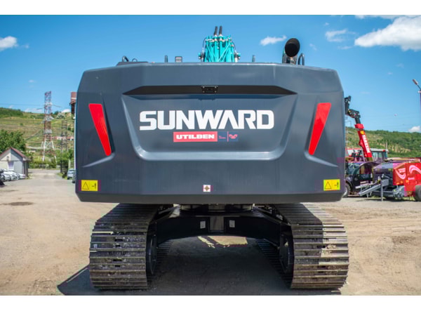 Piese Excavator senile SUNWARD SWE215F-5A de vanzare